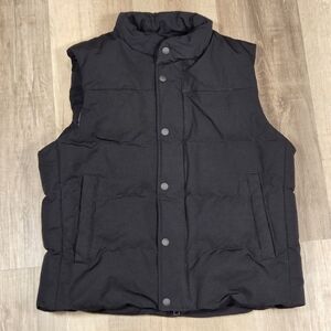 Uniqlo Black Puffer Vest
